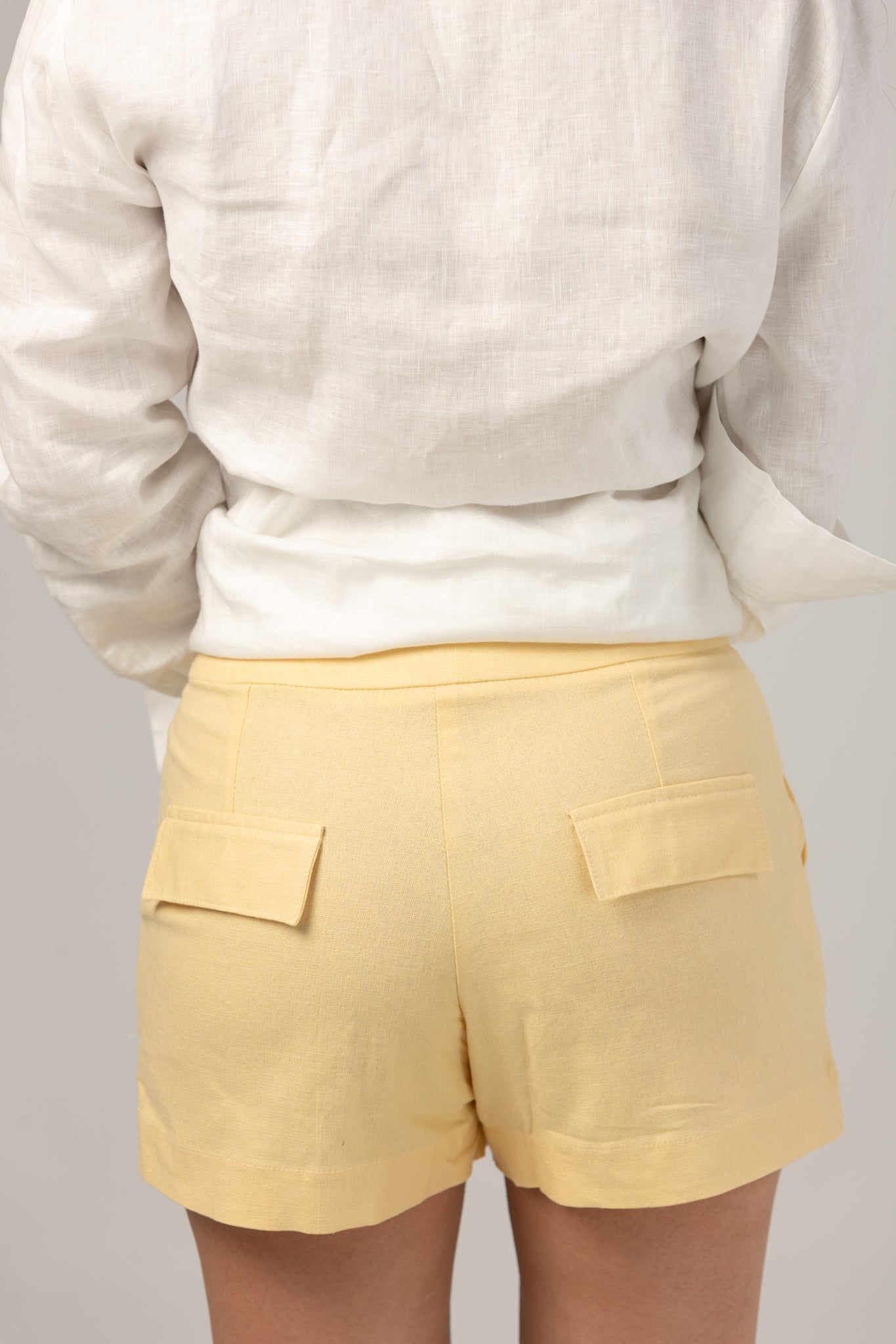 LOTUS SHORT AMARELO